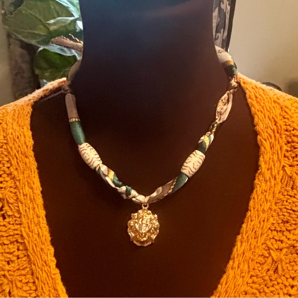 Elegant Gold Pendant Scarf Necklace choker hand crafted